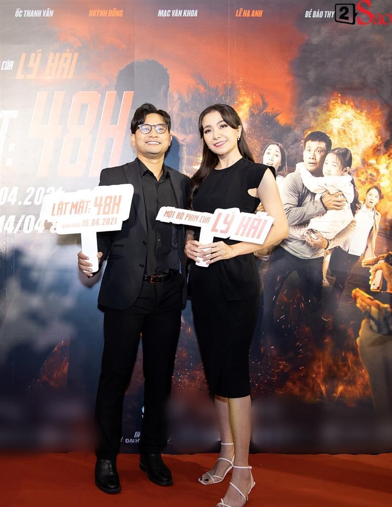 Lý Hải mặc áo bà ba, đi dép tổ ong, đạp xe lôi lên thảm đỏ Lật Mặt-7