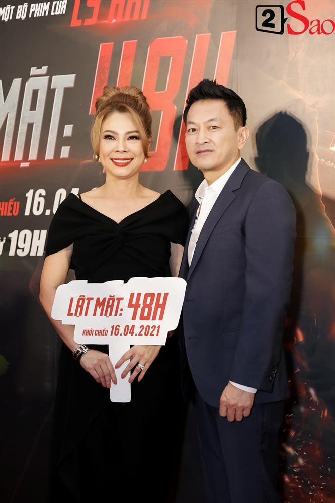 Lý Hải mặc áo bà ba, đi dép tổ ong, đạp xe lôi lên thảm đỏ Lật Mặt-14