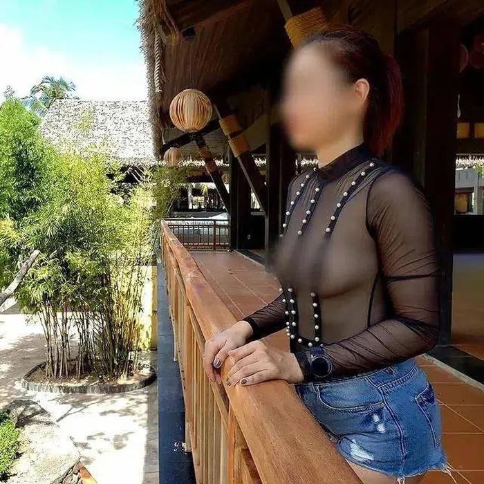 Ăn mặc phản cảm nơi công cộng, bao lần giới trẻ gây bức xúc-13