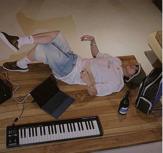 Sơn Tùng zưỡn zẹo nhá hàng MV mới, dân mạng ví cá sấu đội mũ hồng-7