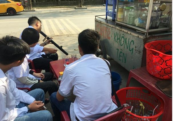 Phát hiện thuốc lá điện tử chứa ma túy tổng hợp, nguy cơ tàn phá sức khỏe học sinh-2