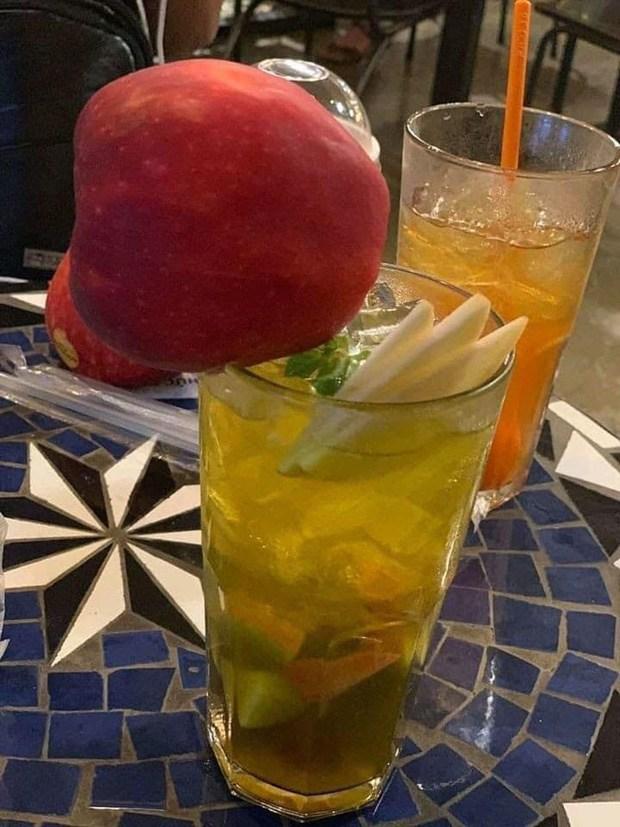 Khi bạn đi uống cà phê lại gặp ngay người yêu cũ đứng pha chế...-5