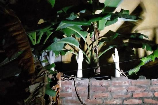 Chiêu chống trộm như phim kinh dị của chủ nhà khiến hàng xóm kinh hồn bạt vía