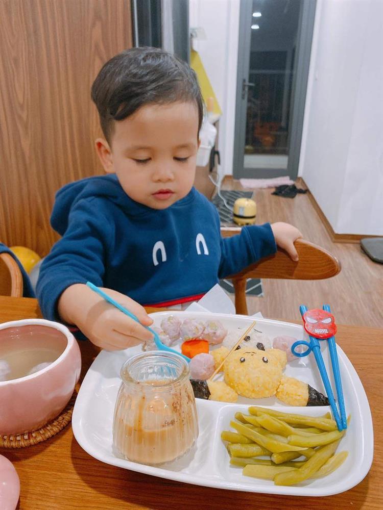 Mẹ 9x với những đĩa cơm đẹp mắt giúp con trai ăn thun thút-9