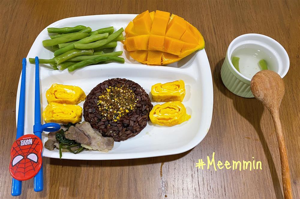 Mẹ 9x với những đĩa cơm đẹp mắt giúp con trai ăn thun thút-10