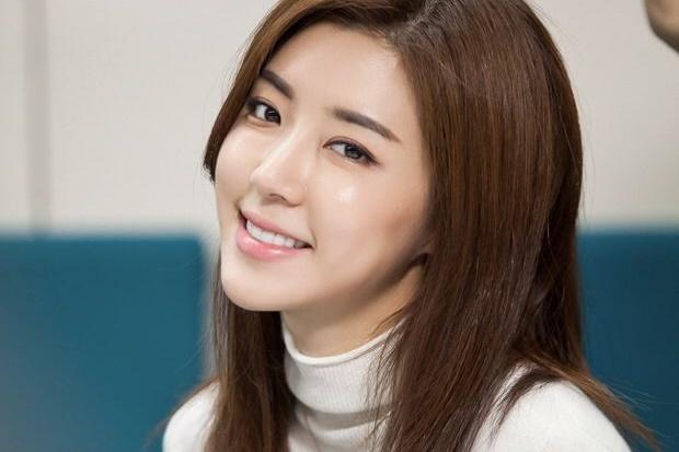 Park Han Byul mang thai con thứ 2-7