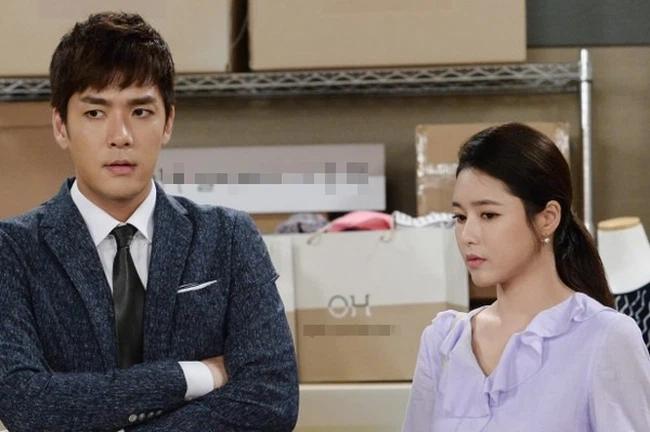 Mỗi lần mẹ vợ đến chơi con rể đều ốm, vợ phát hiện ra bí mật từ dòng tin nhắn-1