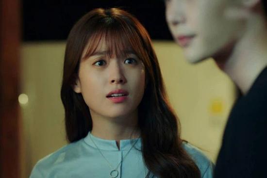 Nghe tin chồng nhập viện, tôi vội về dù đang du lịch và sự thật chát đắng