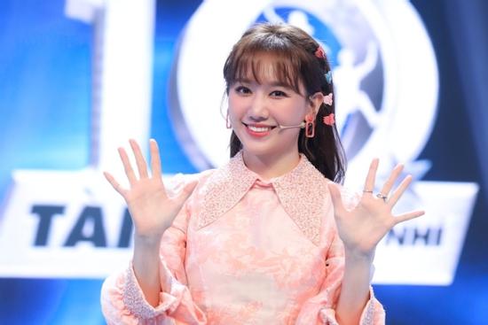 Hari Won bị bà 'đuổi' khỏi nhà năm 3 tuổi chỉ vì tè dầm