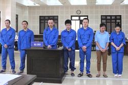 Tổ chức 14 người Trung Quốc ở 'chui' đánh bạc, 2 cô gái chia nhau 18 năm tù