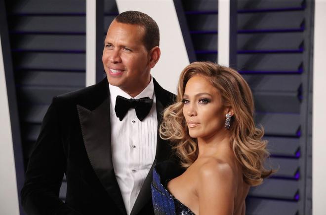 Ngày 15/4, Jennifer Lopez và Alex Rodriguez cùng lên tiếng xác nhận đã chia tay. 