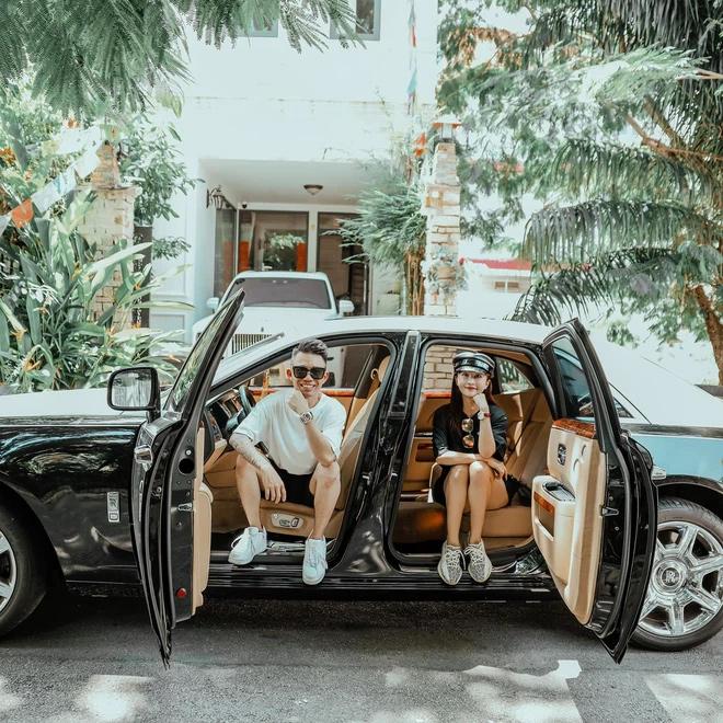 Ngắm biệt thự chật không còn chỗ để xe của Minh Nhựa và Mina Phạm-1