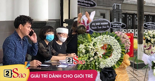 Nghệ sĩ hải ngoại gửi vòng hoa