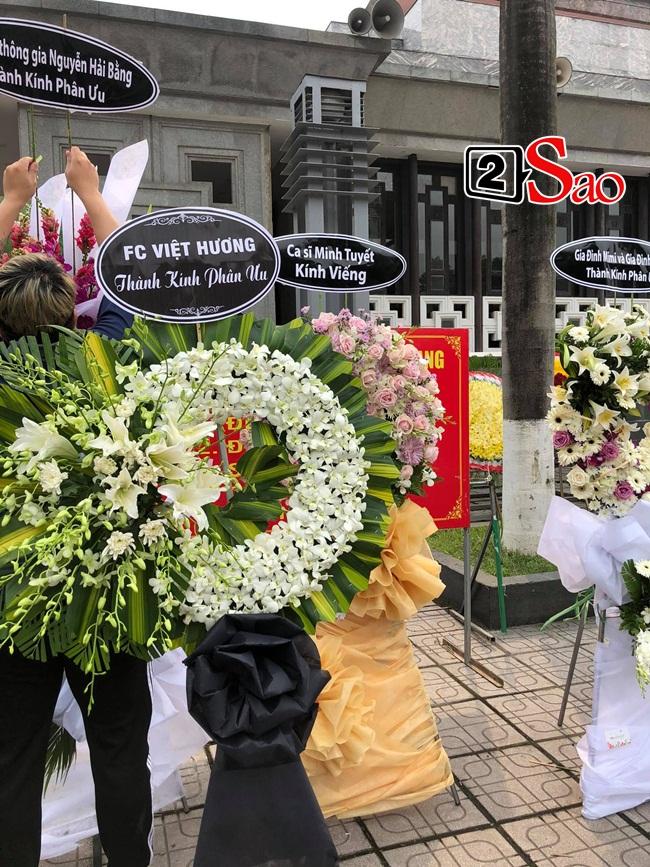 Tang lễ mẹ chồng Việt Hương: Xuân Bắc tới viếng, nghệ sĩ hải ngoại gửi vòng hoa-4
