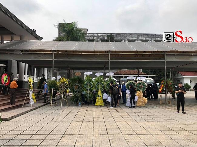 Tang lễ mẹ chồng Việt Hương: Xuân Bắc tới viếng, nghệ sĩ hải ngoại gửi vòng hoa-2