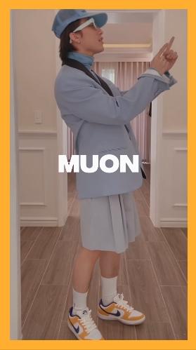 Sơn Tùng M-TP mặc quần mà y chang váy bồng lại còn xếp ly-6