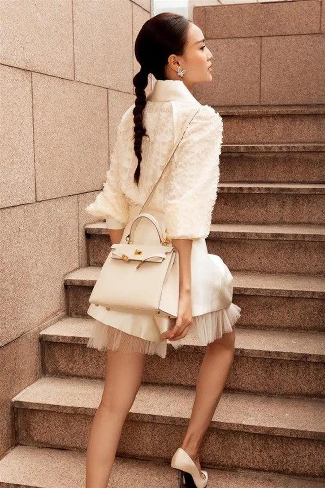 Đẳng cấp ngôi sao của Lan Ngọc, che nắng thôi cũng phải là kính và khăn chục triệu-13