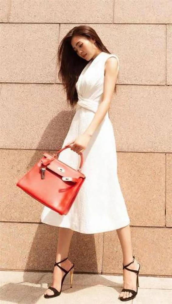 Đẳng cấp ngôi sao của Lan Ngọc, che nắng thôi cũng phải là kính và khăn chục triệu-14