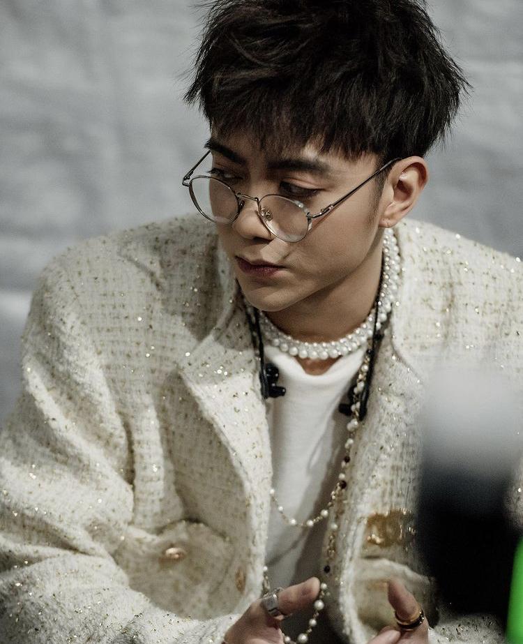 Mỹ nam Vbiz chuộng phụ kiện yểu điệu thục nữ vẫn chất lừ-7