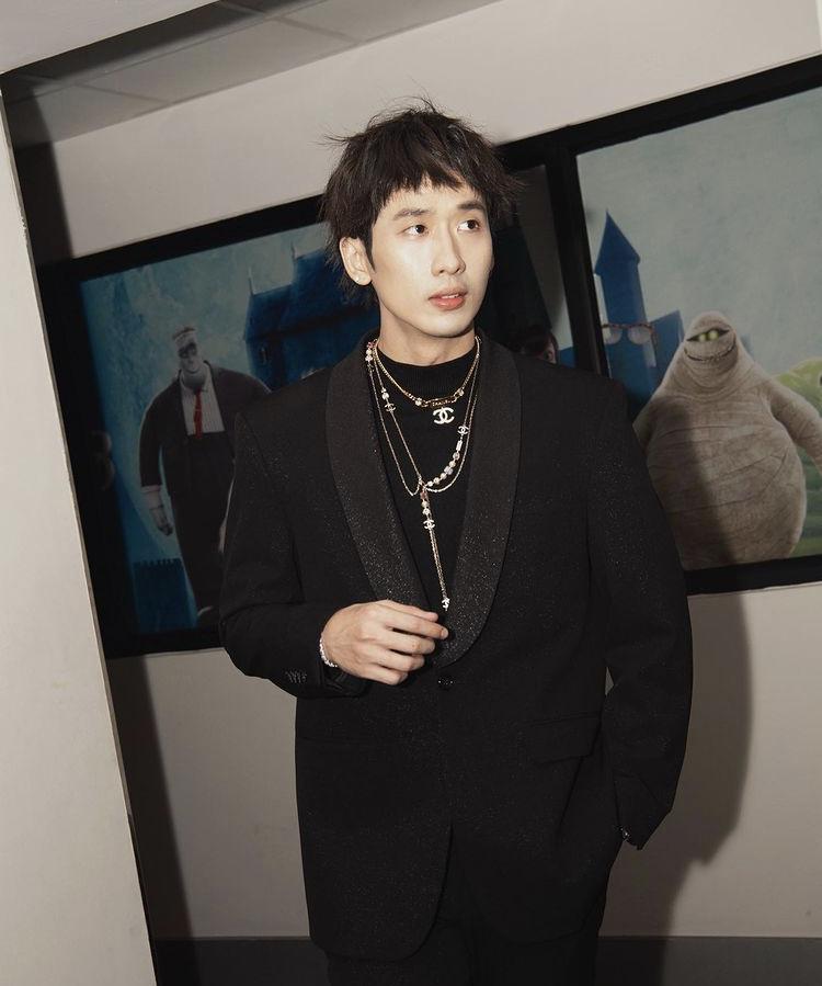 Mỹ nam Vbiz chuộng phụ kiện yểu điệu thục nữ vẫn chất lừ-5