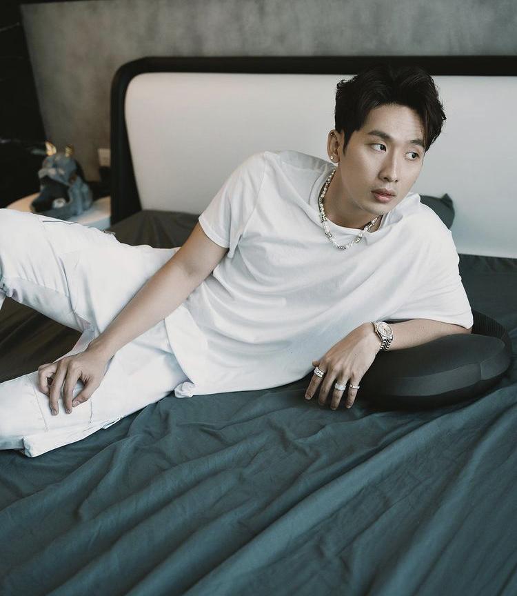 Mỹ nam Vbiz chuộng phụ kiện yểu điệu thục nữ vẫn chất lừ-4