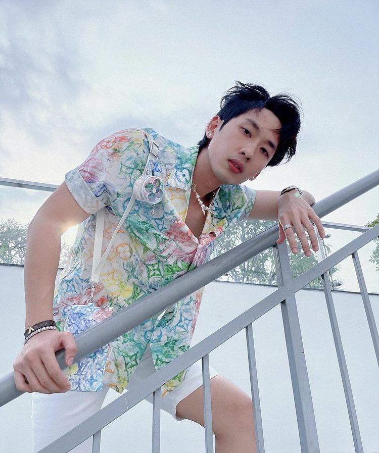 Mỹ nam Vbiz chuộng phụ kiện yểu điệu thục nữ vẫn chất lừ-3