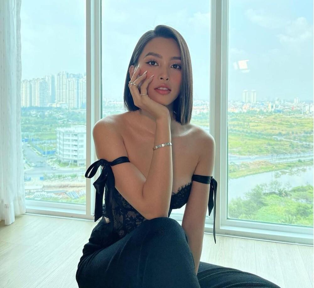 Tiểu Vy o ép vòng một như chực trào ra ngoài-2