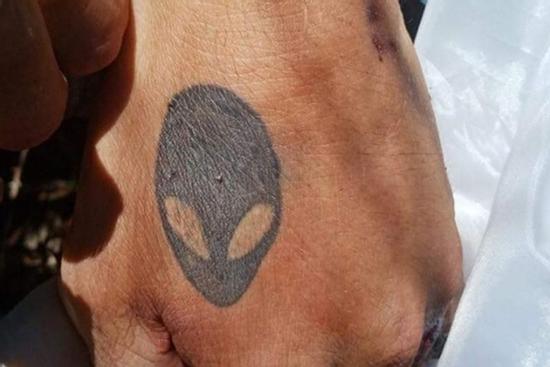 Tìm thân nhân thanh niên có hình xăm 'lạ' chết trên núi ở Phú Yên