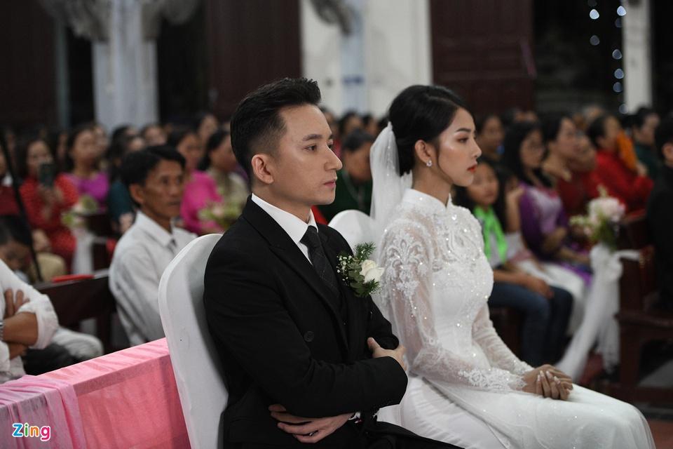 Cô dâu Phan Mạnh Quỳnh diện áo dài trắng, xinh đẹp không góc chết-8