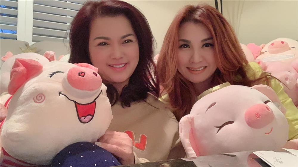 Ca sĩ Phương Loan mặc áo cố nghệ sĩ Chí Tài đi ngủ mỗi tối-1