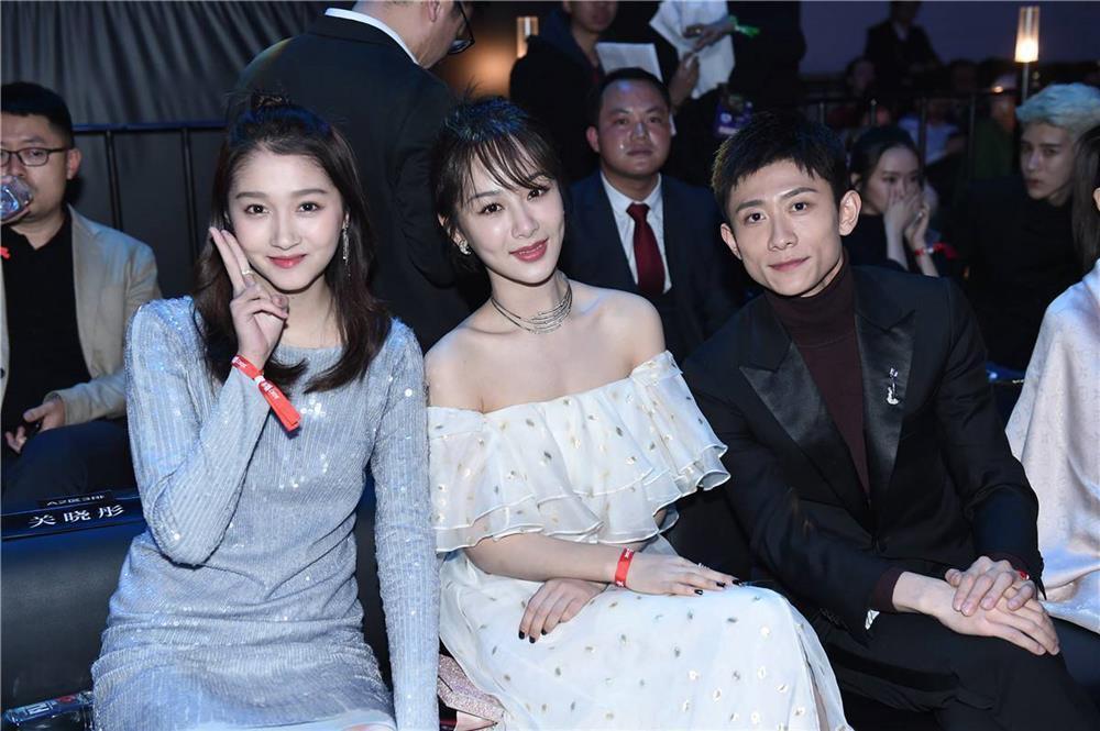 Dương Tử đứng cạnh đồng nghiệp nào cũng bại trận nhan sắc-7