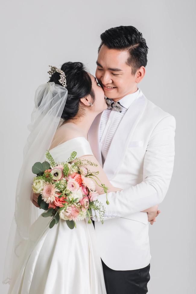 MC từng thoát án tử ung thư khoe ảnh cưới, tò mò nhan sắc cô dâu-4