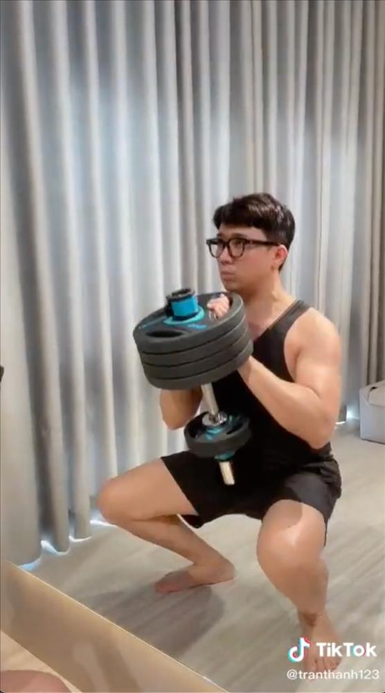 Trấn Thành điên cuồng squat để có 6 múi nhưng lại tập sai kỹ thuật-1
