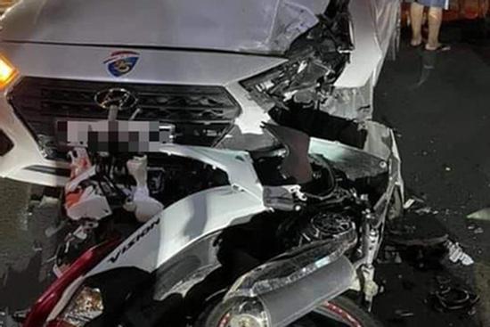 Sát hại bạn gái, nam thanh niên tự tử không thành liền tông xe vào ô tô