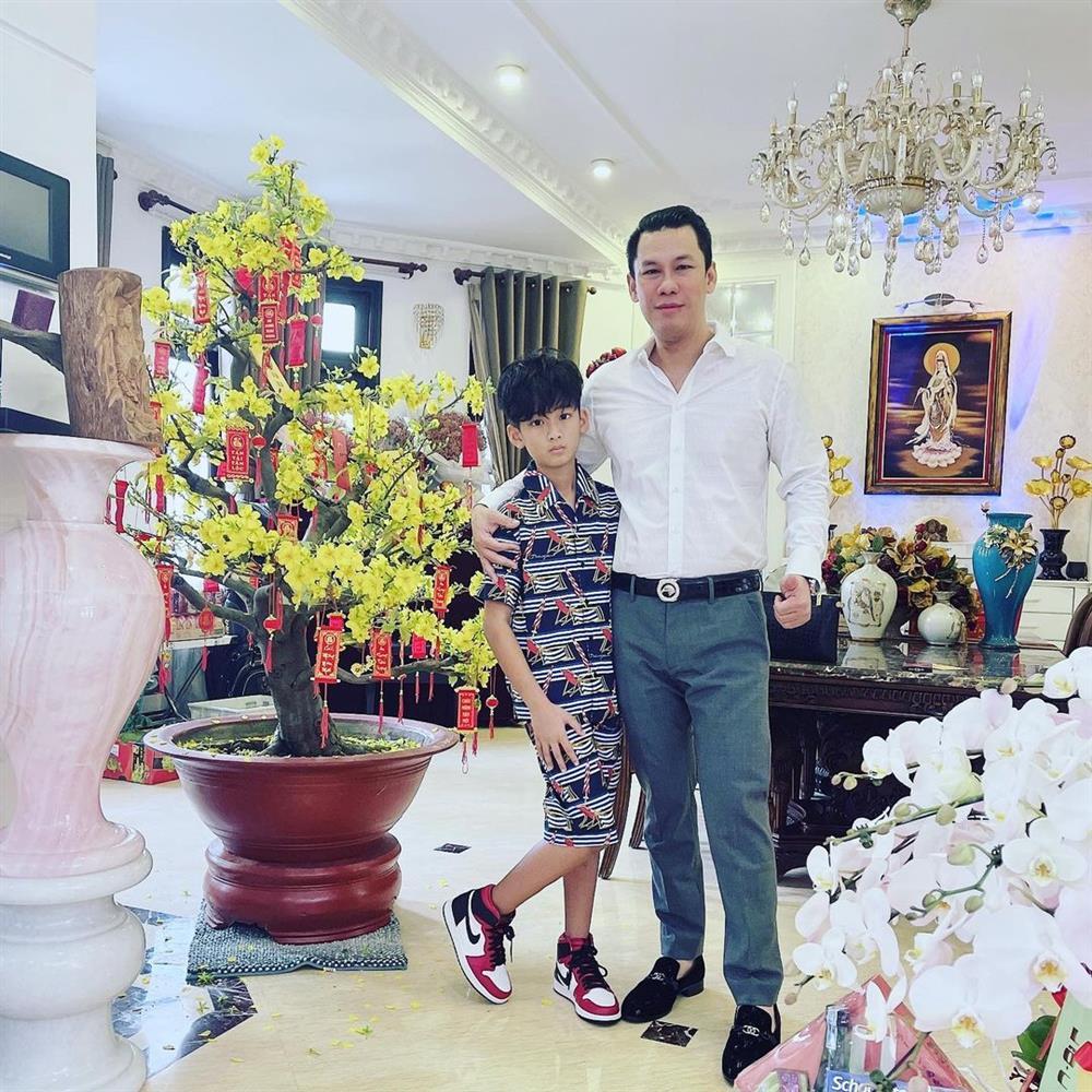 Cuộc sống chuẩn hệ công tử của con trai Lệ Quyên-1