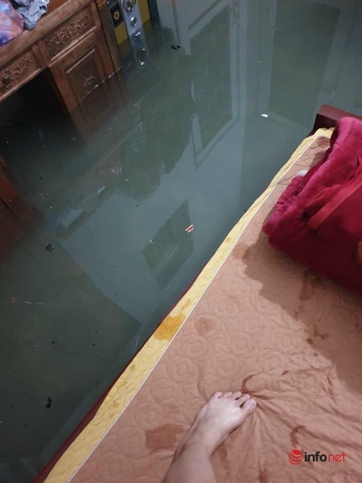 Mưa lớn, nước dâng ngập giường làng ven đô Hà Nội-2