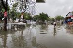 Mưa lớn, nước dâng ngập giường làng ven đô Hà Nội