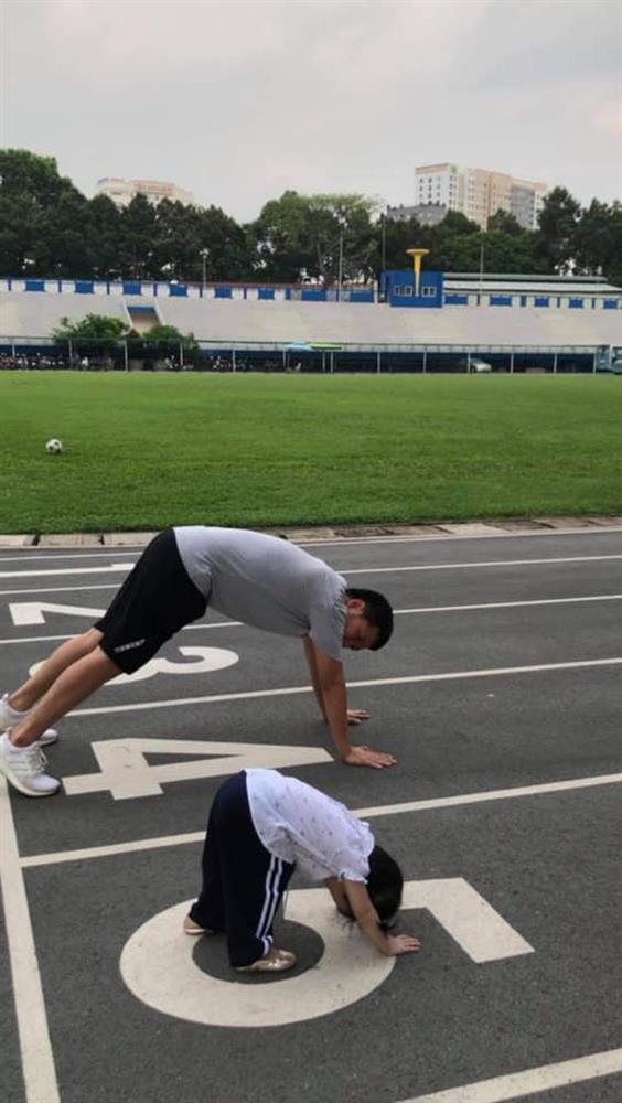 Nhìn Trường Giang đưa con đi chơi là biết vì sao Nhã Phương bị cho ra rìa-1