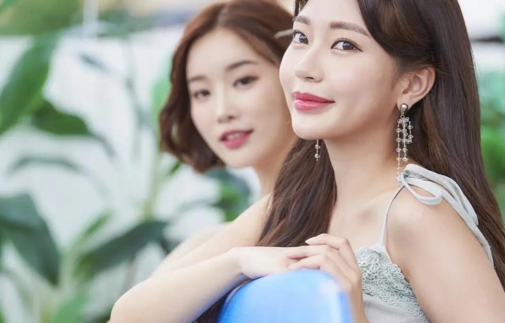 Chị đồng nghiệp có đứa con gái nhìn giống hệt tôi, bí mật phía sau khiến cả 2 bàng hoàng-1