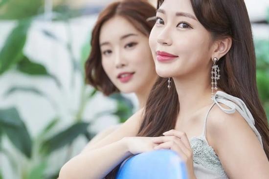 Chị đồng nghiệp có đứa con gái nhìn giống hệt tôi, bí mật phía sau khiến cả 2 bàng hoàng