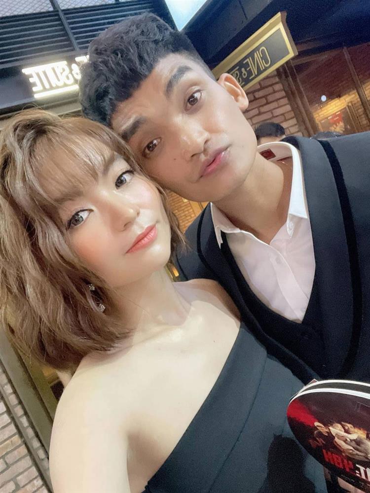 Vợ Mạc Văn Khoa lộ nhan sắc thật sau 4 tháng sinh con-1