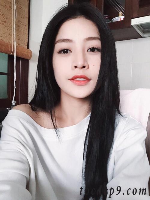 Chi Pu có 4 kiểu tóc đen tuyền chanh sả lại hack tuổi cực kỳ-8