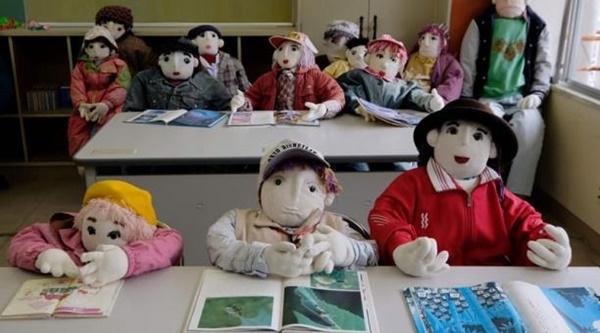 Ngôi làng rùng rợn có tới 300 búp bê hình người, tiết lộ lý do hồi sinh đặc biệt-4