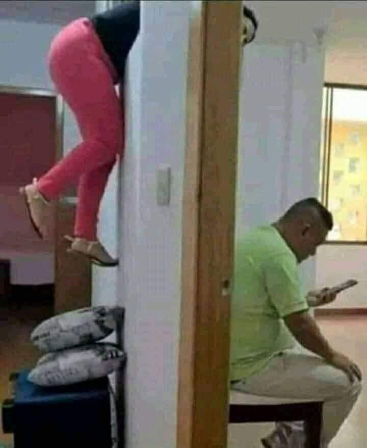 Những pha nhìn lén điện thoại người yêu cười ra nước mắt của hội chị em-4