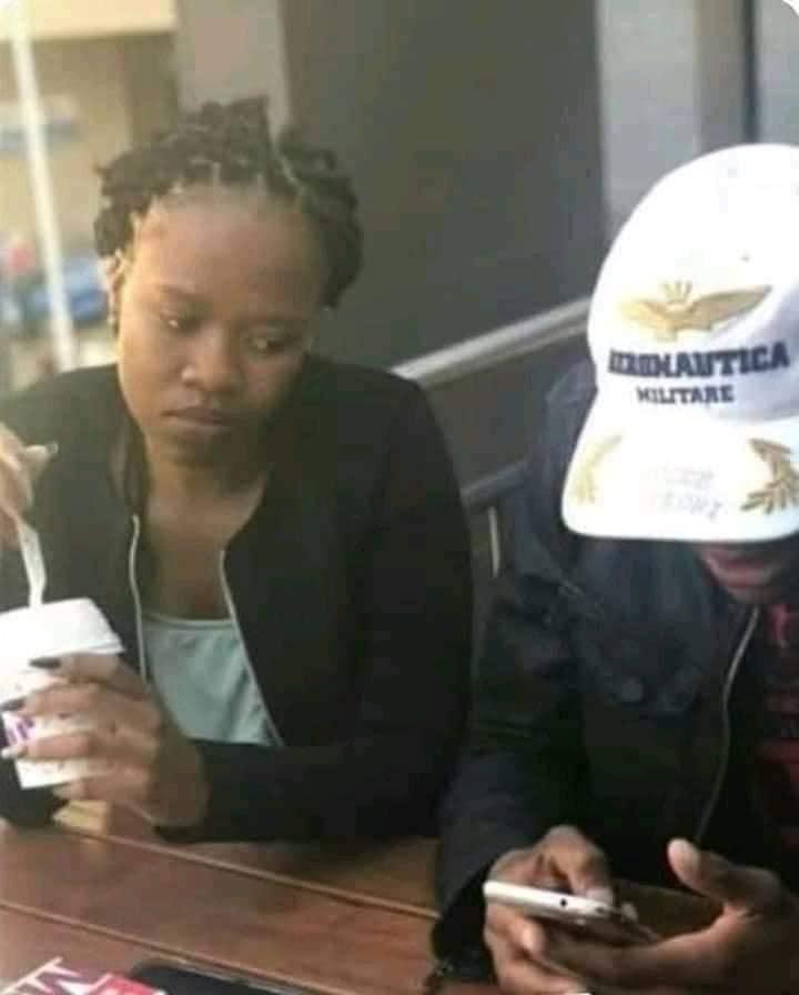 Những pha nhìn lén điện thoại người yêu cười ra nước mắt của hội chị em-6