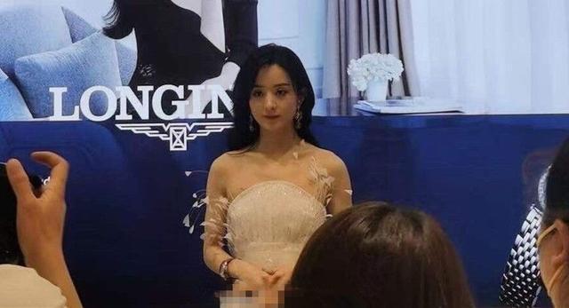 Triệu Lệ Dĩnh lung linh trên ảnh đã qua chỉnh sửa nhưng nhan sắc bị chụp lại như thế này-1