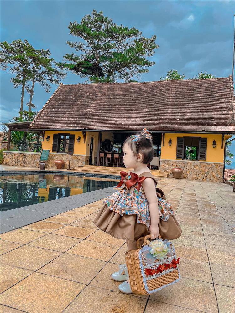 Bộ ảnh thiên thần nhí 1 tuổi đáng yêu, ai nhìn cũng muốn đẻ con gái-4