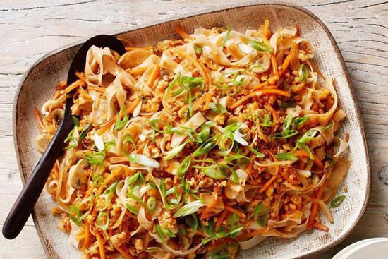 Cách làm bún khô xào trứng cho tối cuối tuần