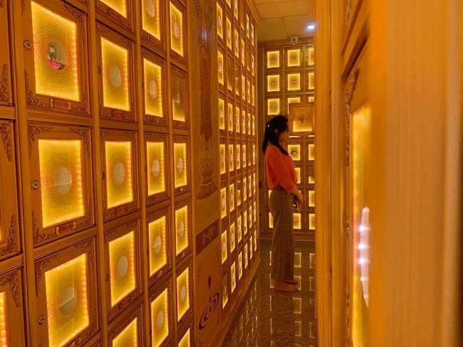 Lý Nhã Kỳ lặng lẽ đến viếng Minh Lộc sau 49 ngày mất-4