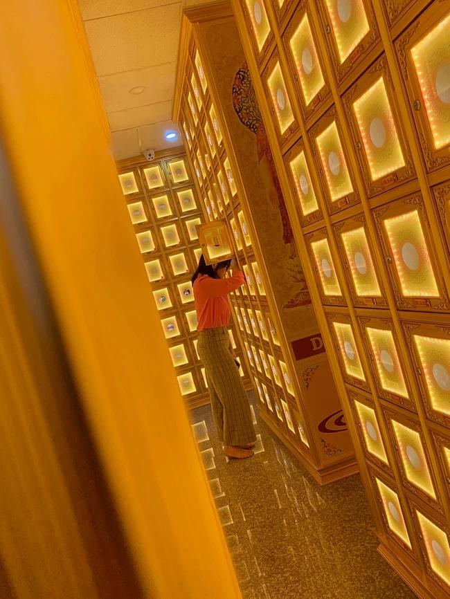 Lý Nhã Kỳ lặng lẽ đến viếng Minh Lộc sau 49 ngày mất-6